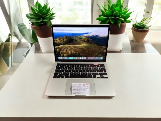 102. Apple MacBook Pro 13