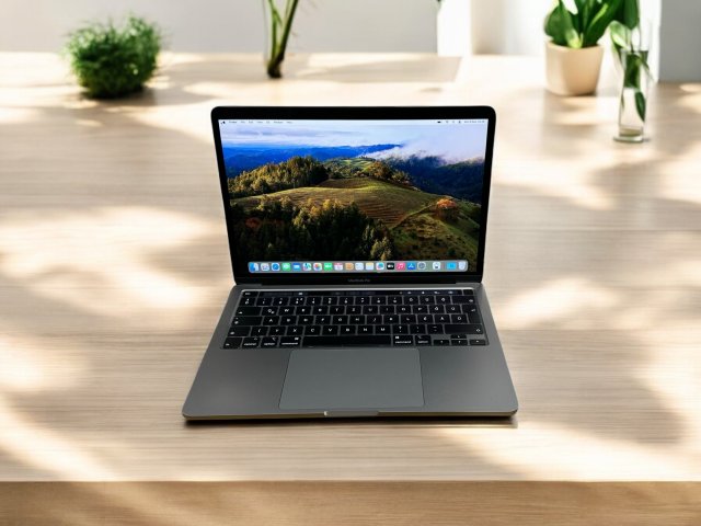 82. Apple MacBook Pro 13