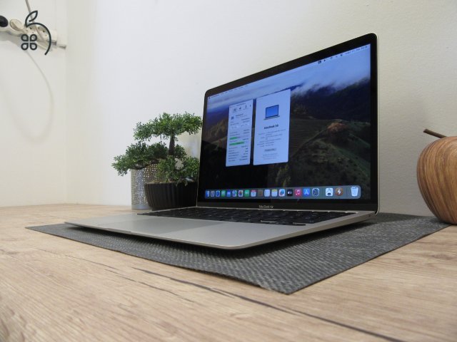 Apple Macbook Air 13 - 2020 - Használt, megkímélt