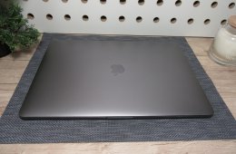 Apple Retina Macbook Pro 15 - 2019 - Használt, karcmentes