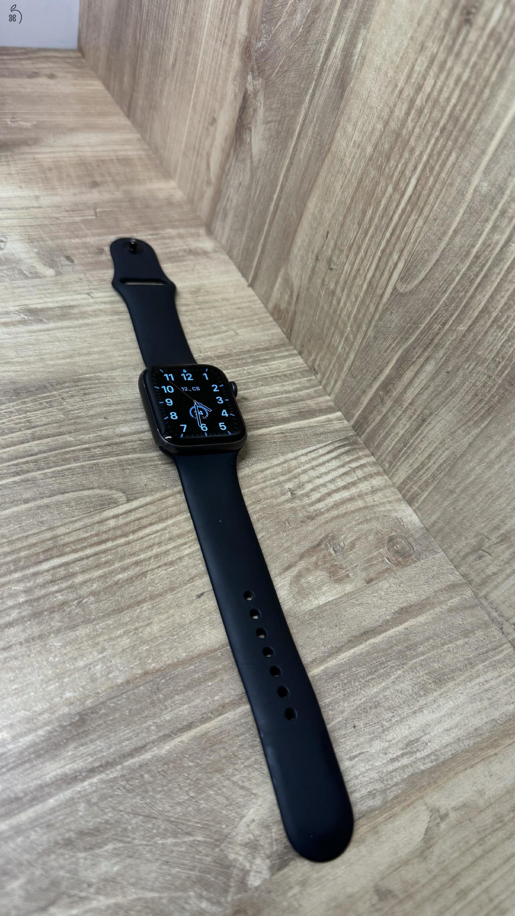 Apple Watch Series 5 GPS, alumínium, 44 mm