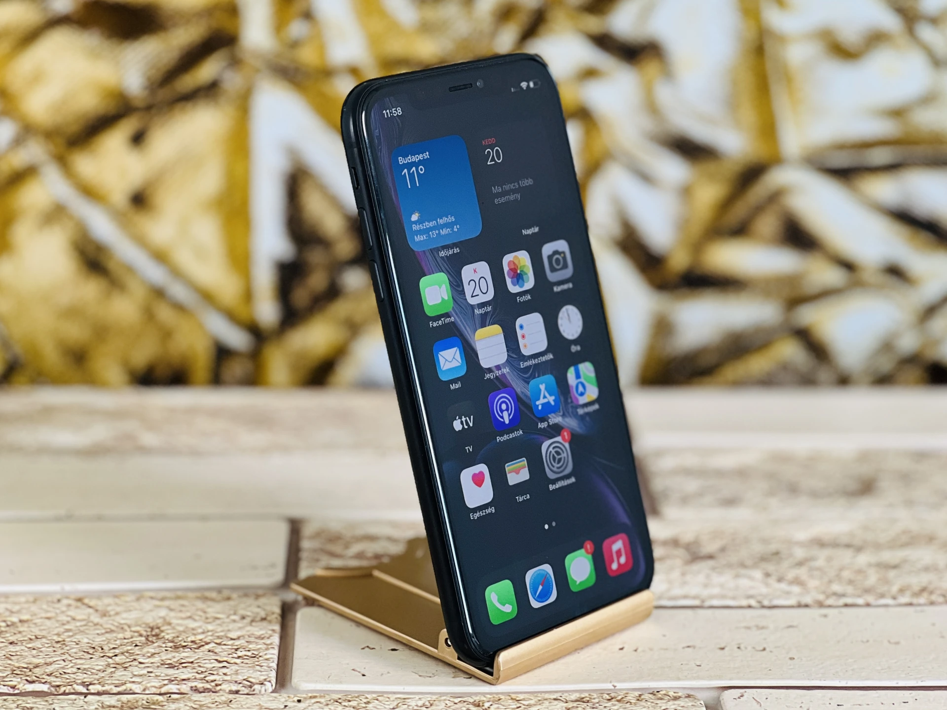 Eladó iPhone XR 64 GB Black szép állapotú - 12 HÓ GARANCIA