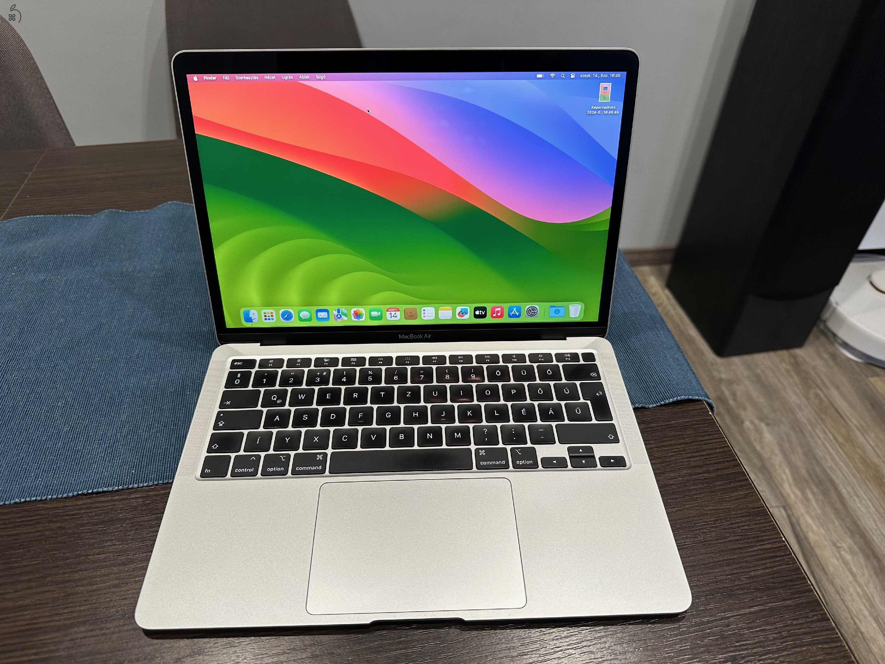 MacBook Air 2020 i3 256gb SSD 8gb ram