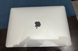 MacBook Air 2020 i3 256gb SSD 8gb ram