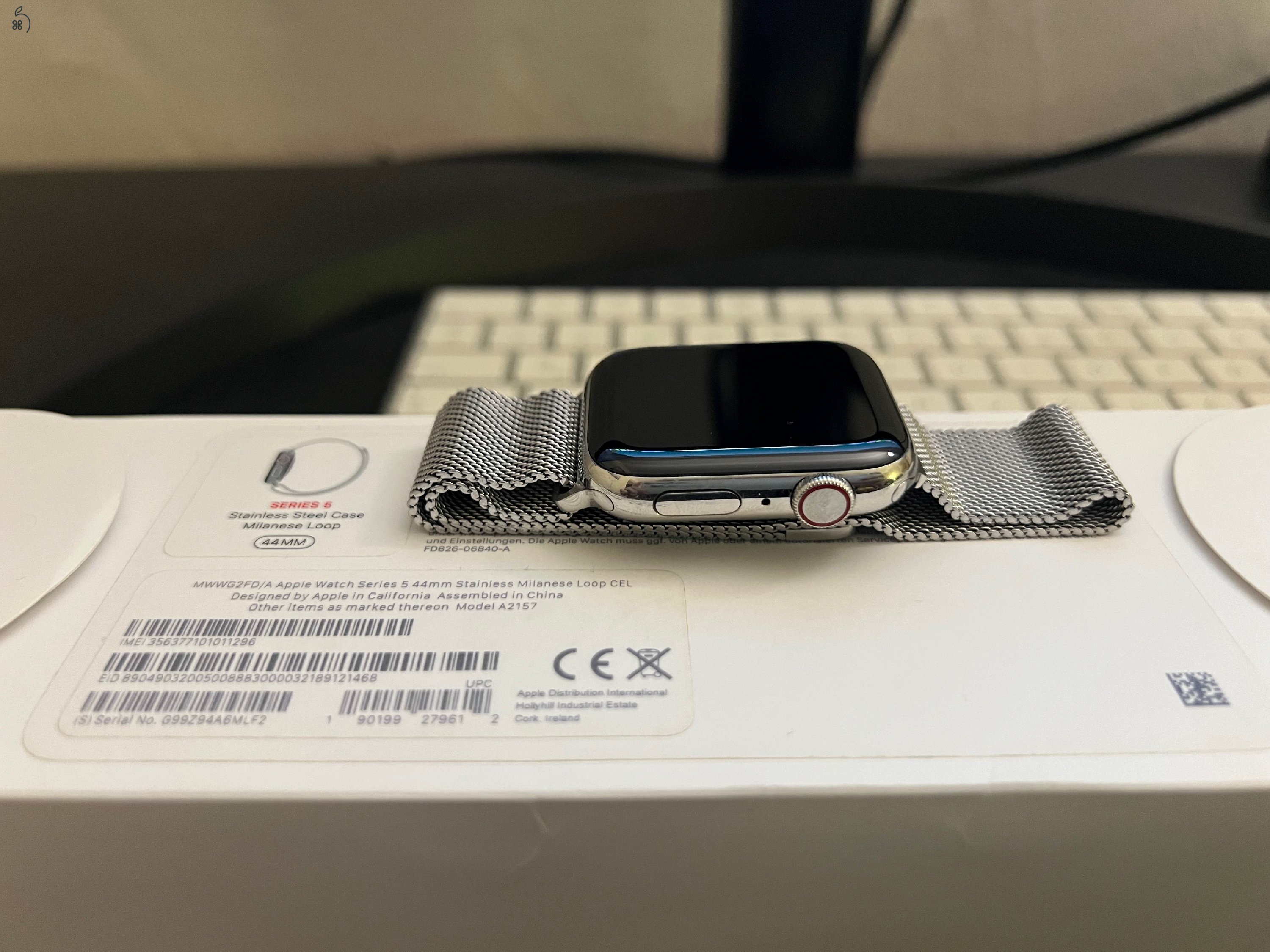 Apple Watch Series 5 44mm Stainless Steel + Milanese Loop