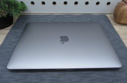 Apple Retina Macbook Pro 13 M1 - 2020 - Használt, karcmentes