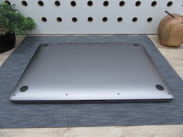 Apple Retina Macbook Pro 13 M1 - 2020 - Használt, karcmentes