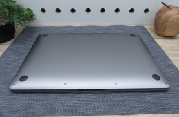 Apple Retina Macbook Pro 13 M1 - 2020 - Használt, karcmentes