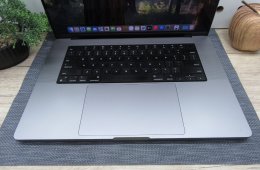 Apple Retina Macbook 16 M1 Pro - 2021 - Használt, karcmentes