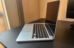 MacBook Pro 13-inch, i7, 16GB RAM, 1Tb SSD