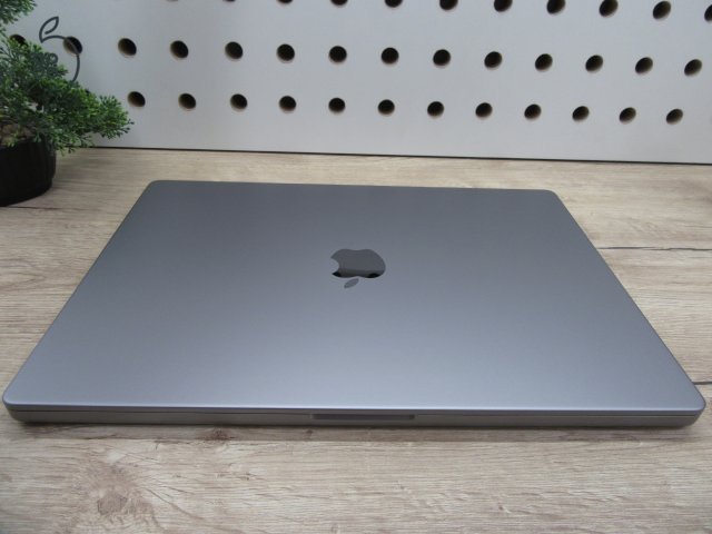 Apple Retina Macbook 16 M1 Pro - 2021 - Használt, karcmentes