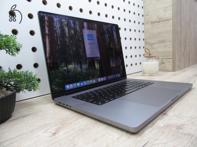 Apple Retina Macbook 16 M1 Pro - 2021 - Használt, karcmentes