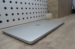 Apple Retina Macbook pro 15 - 2017 - Használt, újszerű