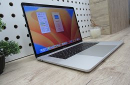 Apple Retina Macbook pro 15 - 2017 - Használt, újszerű