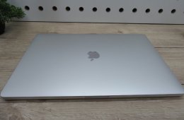 Apple Retina Macbook pro 15 - 2017 - Használt, újszerű