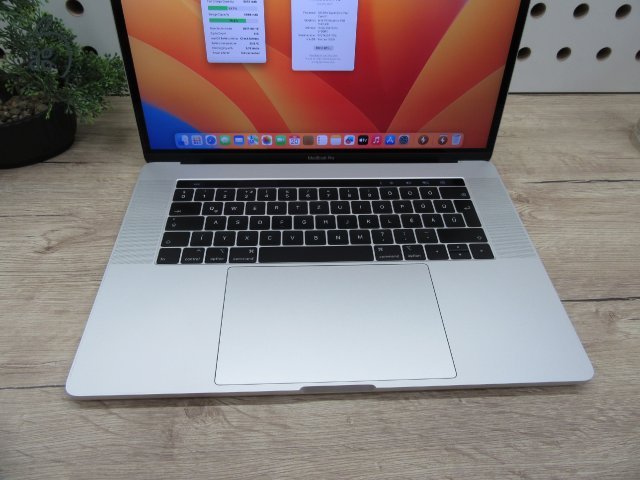 Apple Retina Macbook Pro 15 Touchbar - 2017 - Használt megkímélt