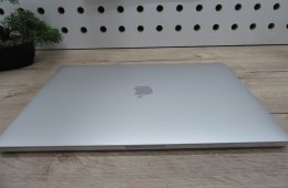 Apple Retina Macbook Pro 15 Touchbar - 2017 - Használt megkímélt