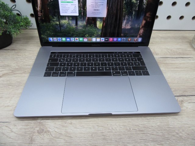 Apple Retina Macbook Pro 15 - 2018 - Használt, újszerű