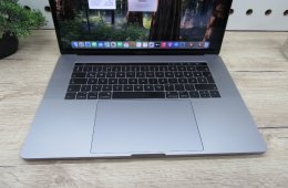 Apple Retina Macbook Pro 15 - 2018 - Használt, újszerű