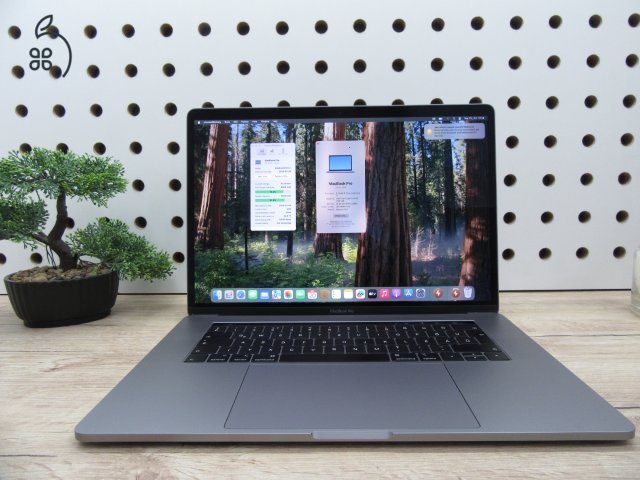 Apple Retina Macbook Pro 15 - 2018 - Használt, újszerű