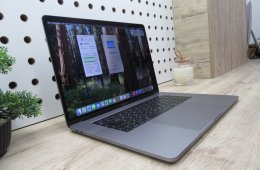 Apple Retina Macbook Pro 15 - 2018 - Használt, újszerű