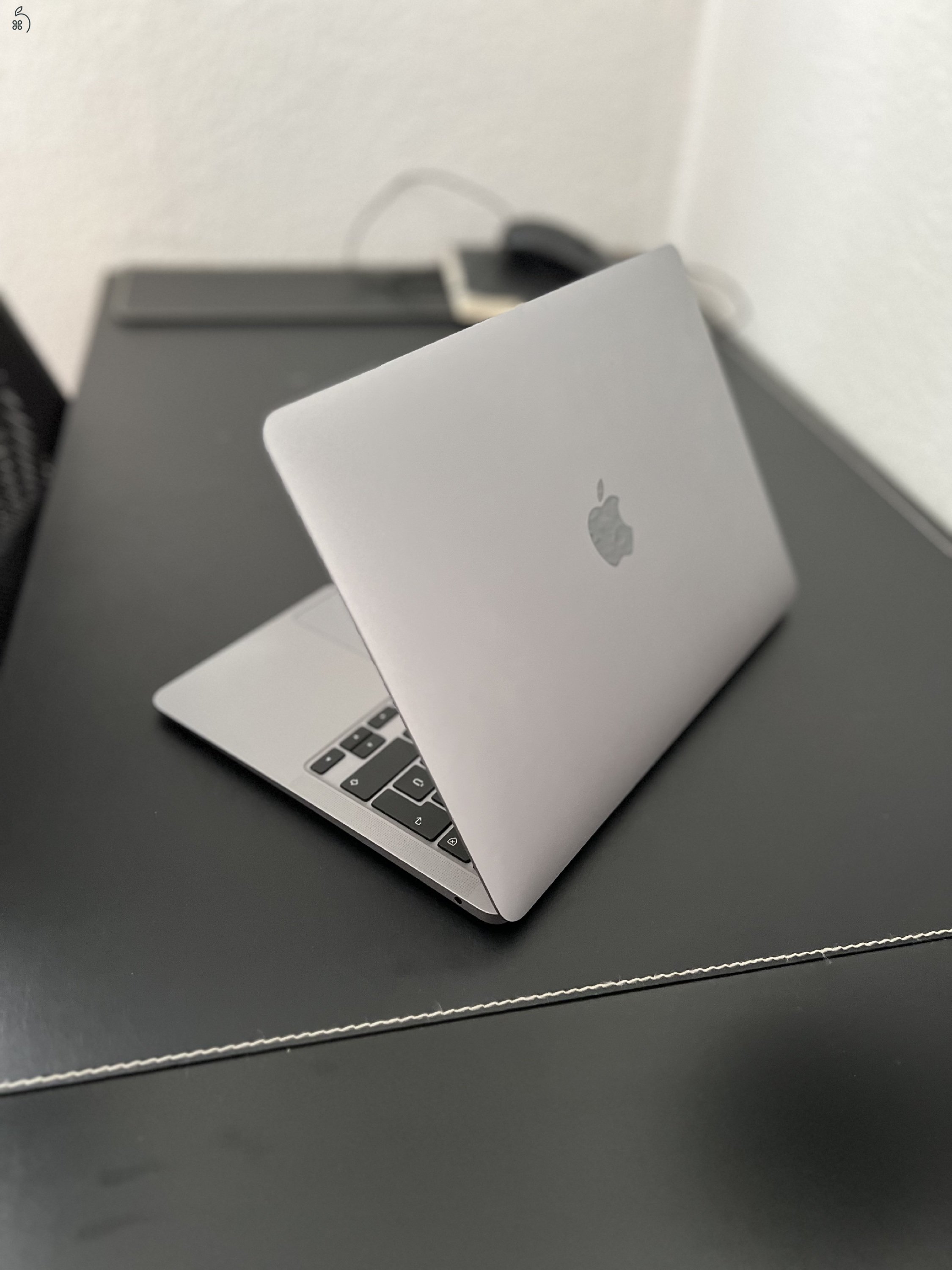 MacBook Air (2020) 13” i5 8GB 256 SSD