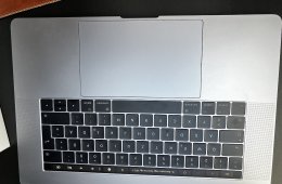 MACBOOK PRO 15' 2016 256GB 16GB I7, fekete DE billes cserélt Bottomcase 52ciklus!