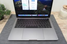 Apple Retina Macbook Pro 13 - 2018 - Használt, megkímélt