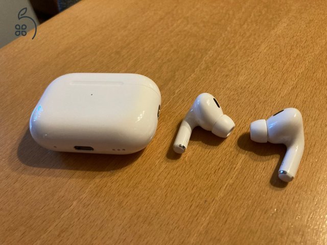 AirPods Pro (Gen 2) MagSafe töltőtokkal