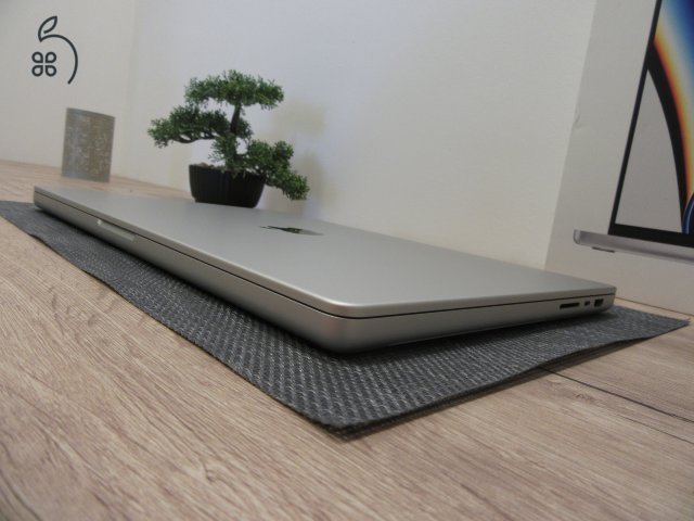 Apple Retina Macbook Pro 16 - 2021 - Használt, karcmentes