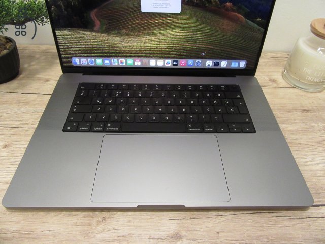 Apple Retina Macbook M1 Pro 16 - 2021 - Használt, megkímélt