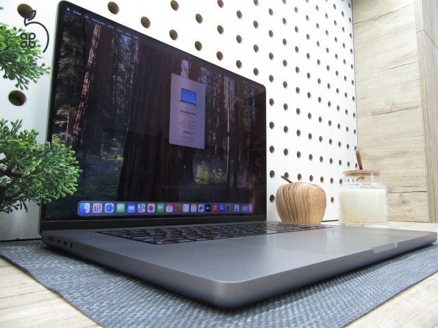 Apple Retina Macbook 16 M1 Pro - 2021 - Használt, karcmentes