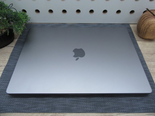 Apple Retina Macbook 16 M1 Pro - 2021 - Használt, karcmentes