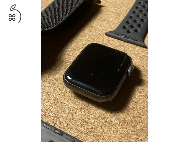 Eladó Apple Watch S5 Nike 40mm + 2 ajándék szíj