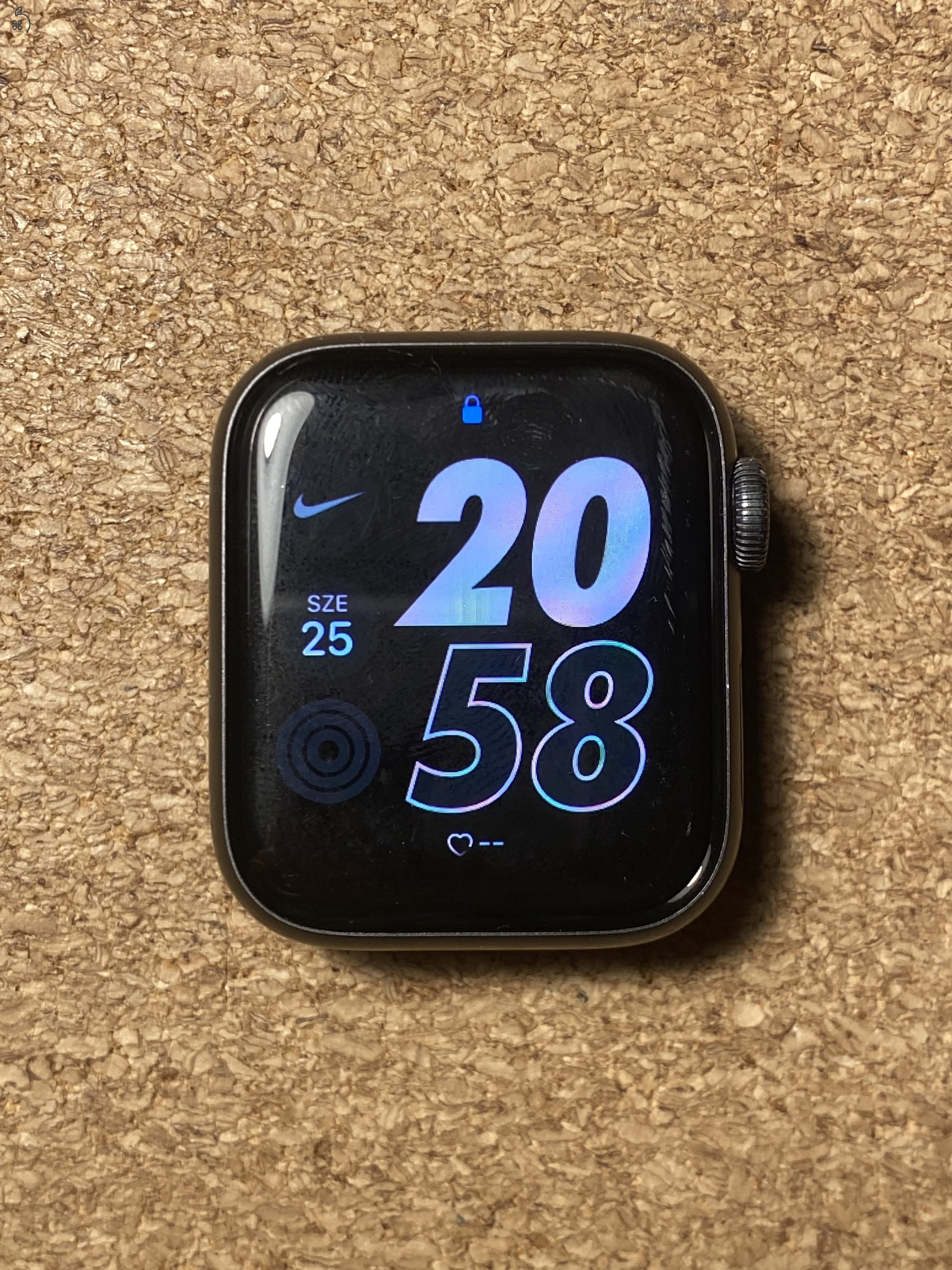 Eladó Apple Watch S5 Nike 40mm + 2 ajándék szíj