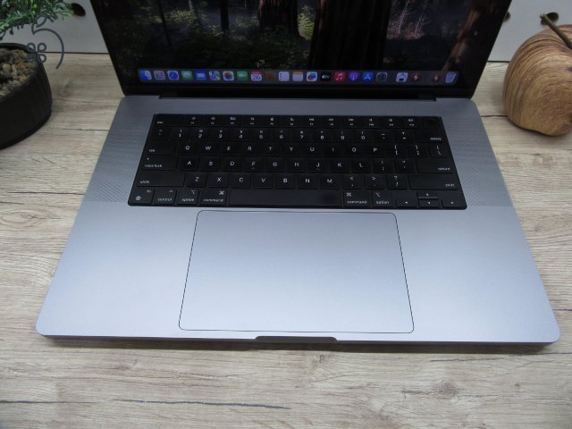 Apple Retina Macbook 16 M1 Pro - 2021 - Használt, szép állapot