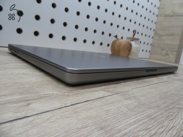  Apple Retina Macbook 16 M1 Pro - 2021 - Használt, szép állapot 