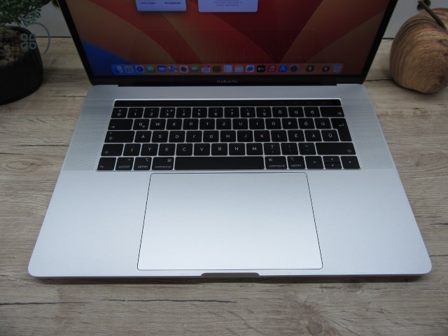 Apple Retina Macbook Pro 15 - 2017 - Használt, karcmentes