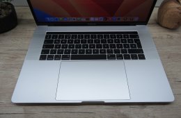 Apple Retina Macbook Pro 15 - 2017 - Használt, karcmentes