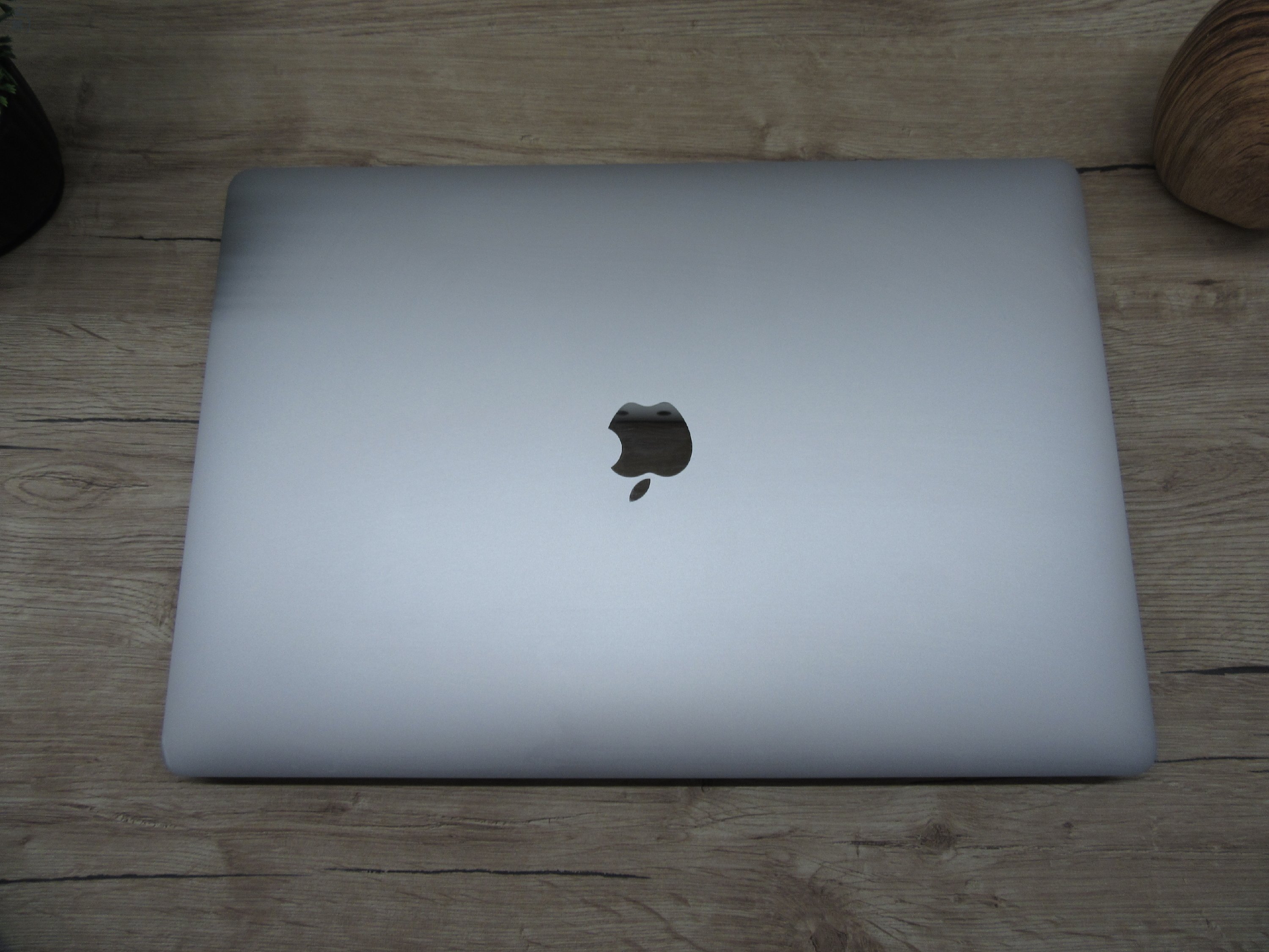 Apple Retina Macbook Pro 15 - 2017 - Használt, karcmentes