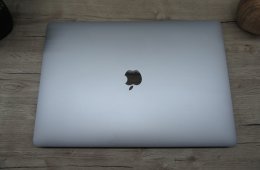 Apple Retina Macbook Pro 15 - 2017 - Használt, karcmentes