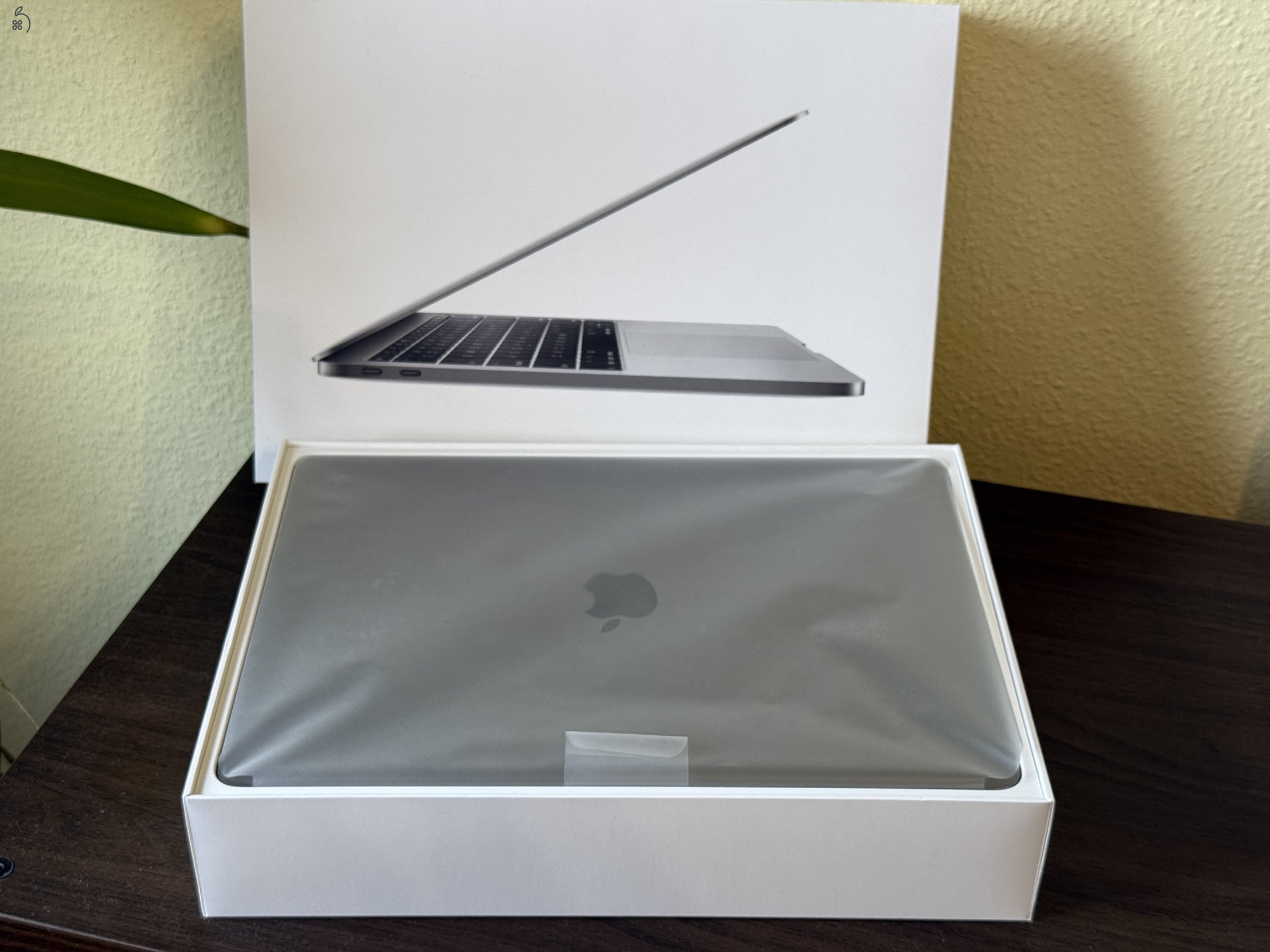 Újszerű 2017-es MacBook Pro 13 - Intel i5 2.3Ghz, 8GB RAM, 128GB SSD, 2x Thunderbolt 3