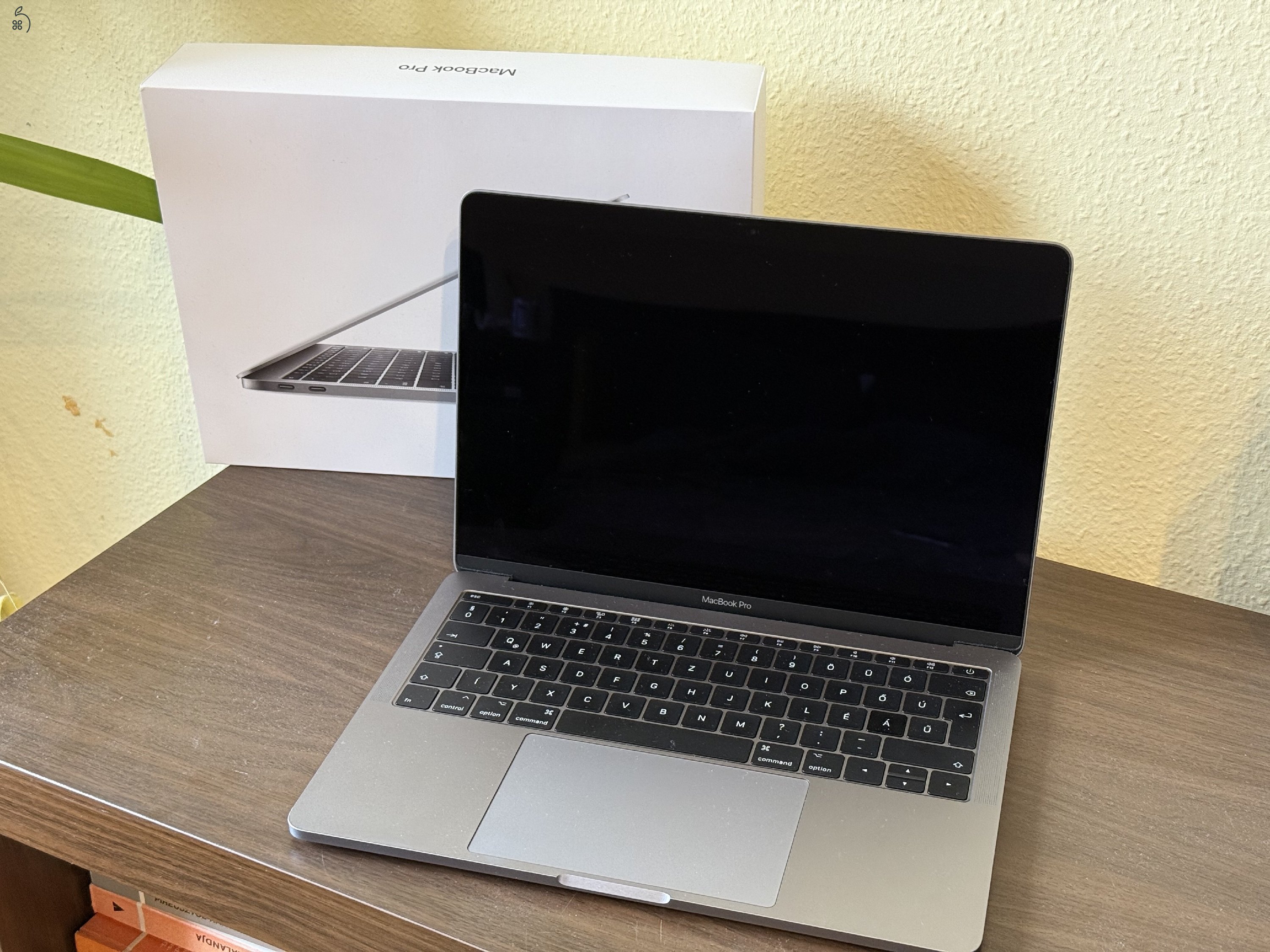 Újszerű 2017-es MacBook Pro 13 - Intel i5 2.3Ghz, 8GB RAM, 128GB SSD, 2x Thunderbolt 3