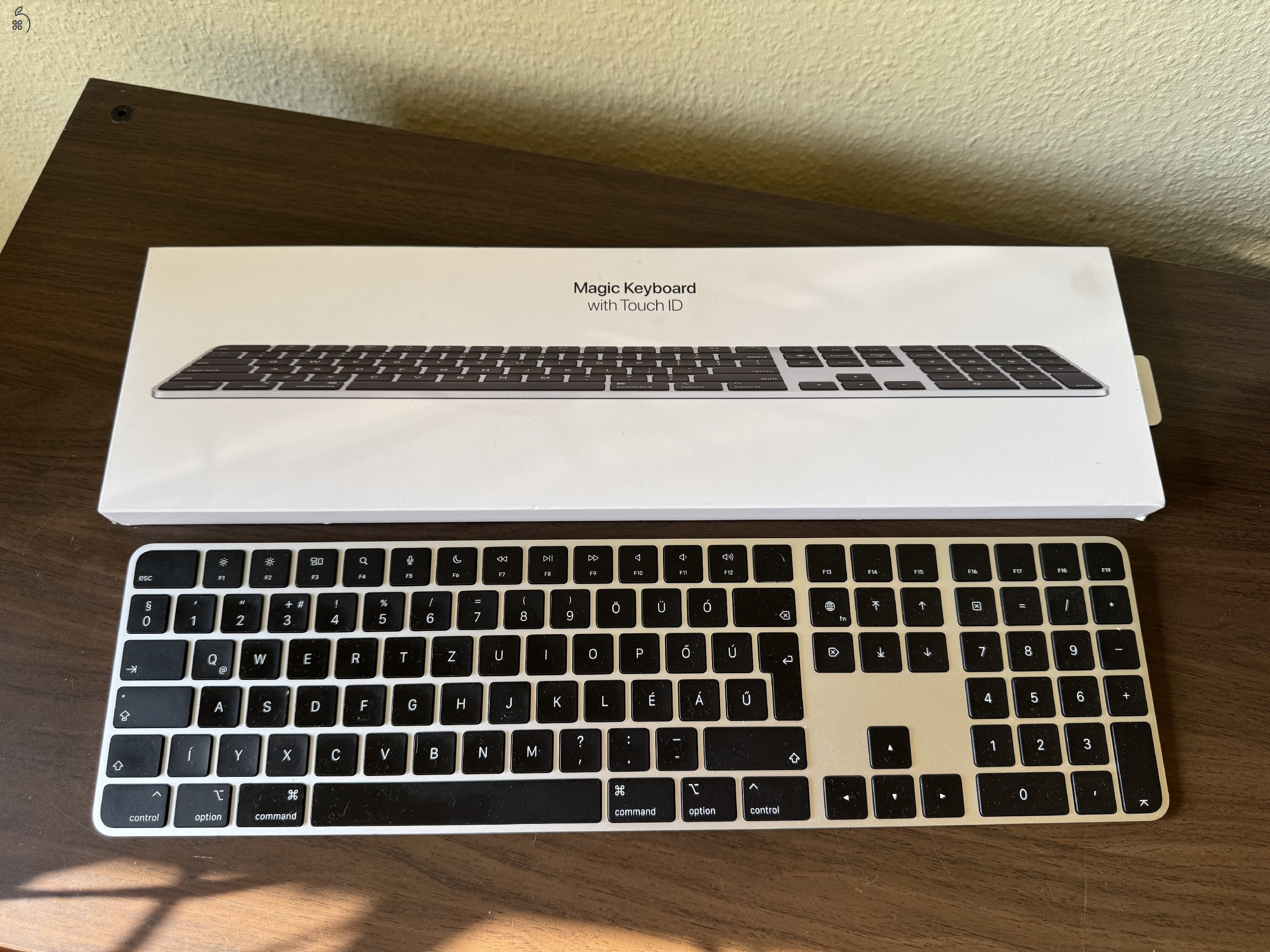 Újszerű, magyar kiosztású Apple Magic Keyboard, Touch ID-val, numpad-dal