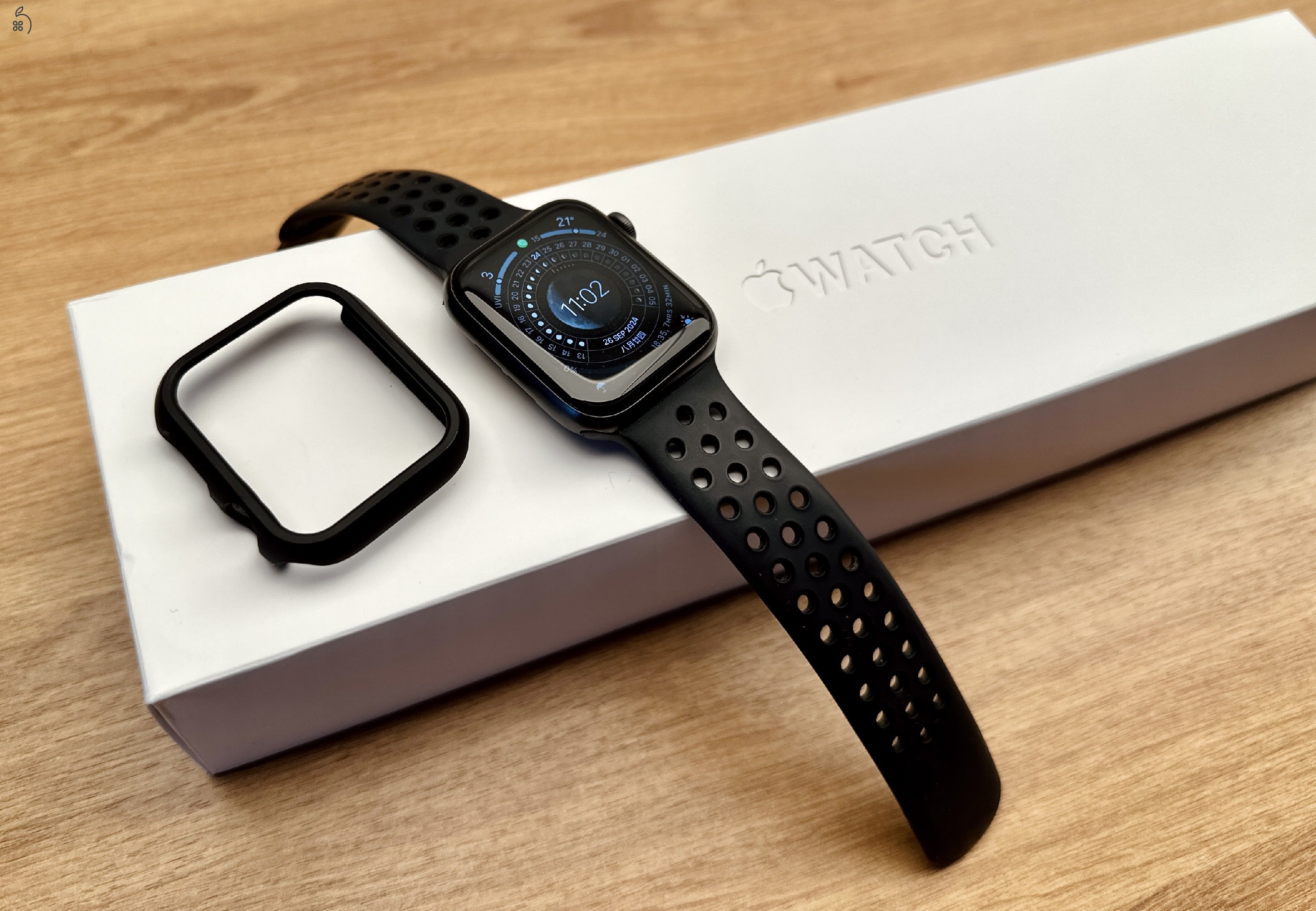 Apple Watch S5 44mm - végig tokban tartott, gyári bontatlan szíjjal