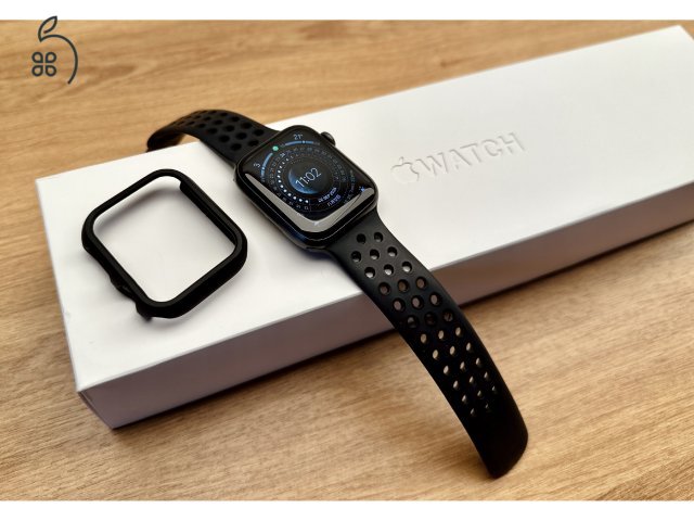 Apple Watch S5 44mm - végig tokban tartott, gyári bontatlan szíjjal