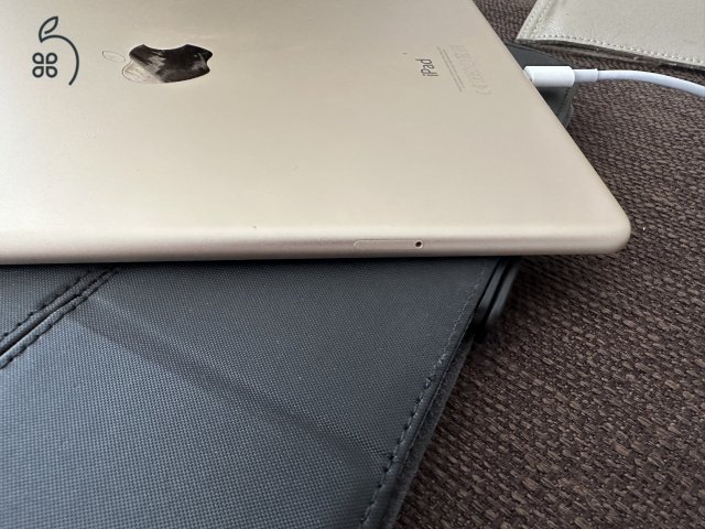  Eladó ipad Air 2th gen 9.7 Wifi +Cellular 64 GB Arany - MH172HC