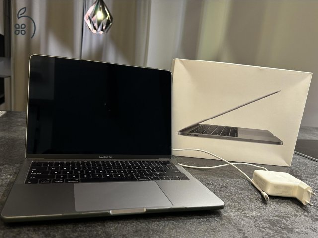 MacBook Pro 13-inch, 2017 Two Thunderbolt 3 ports