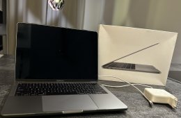 MacBook Pro 13-inch, 2017 Two Thunderbolt 3 ports