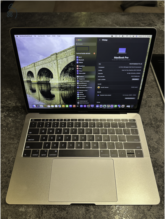 MacBook Pro 13-inch, 2017 Two Thunderbolt 3 ports